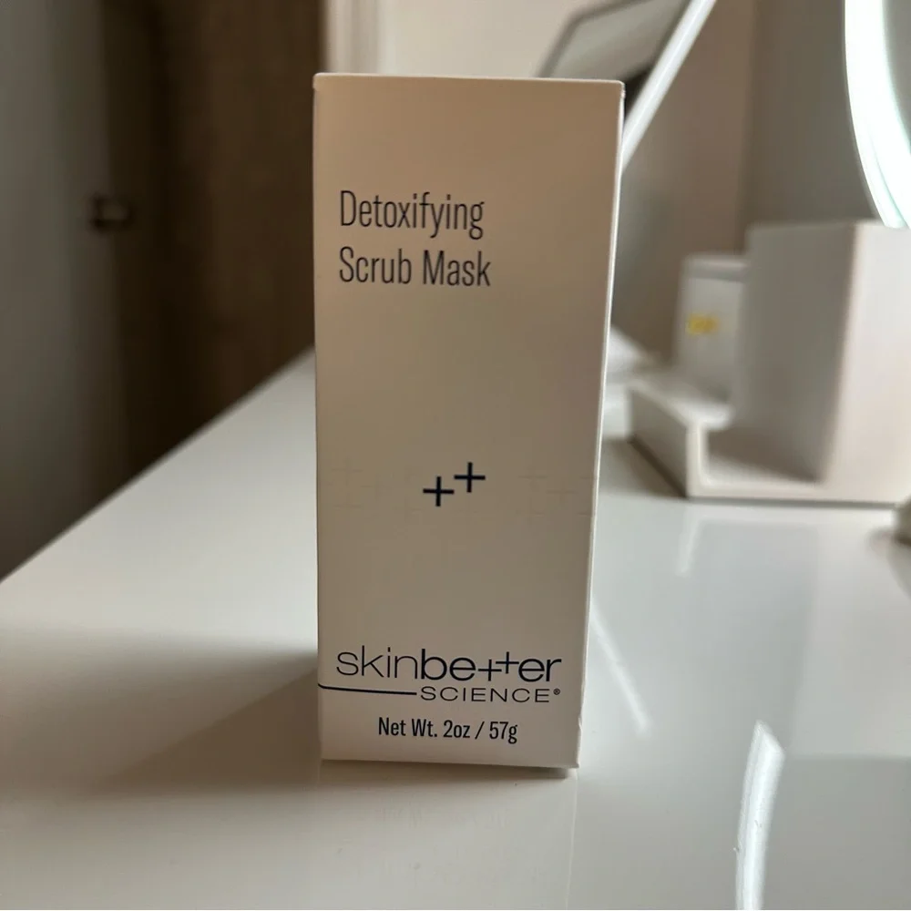 Skinbetter Detoxifying Scrub Mask - Picture 4 of 6